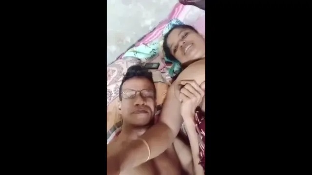 Village Bhabhi Viral MMS Leaked - গ্রাম বউ হট সেক্স!