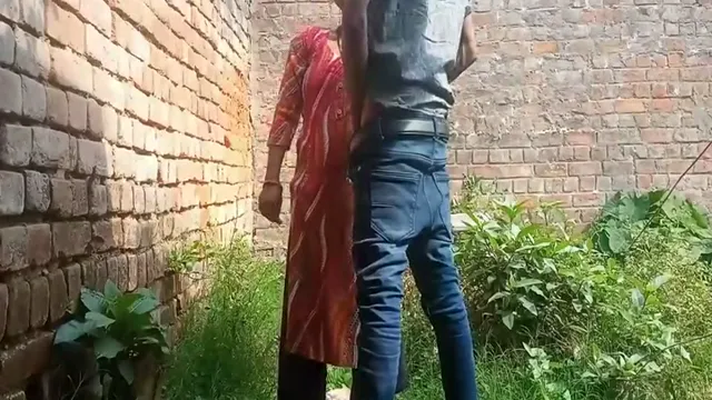 Hot Bhabhi Fucked by Village Boy Behind House - Wild Outdoor Desi Sex