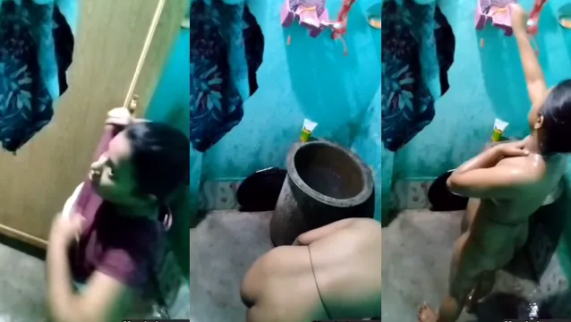 Cute Desi Girl Bathing MMS - สาว desi น่ารักขอให้มีเพศสัมพันธ์ในห้องน้ำ