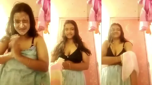 Spettacolo di ragazza desi che bacia corpo nudo - Guarda la ragazza desi che bacia corpo nudo
