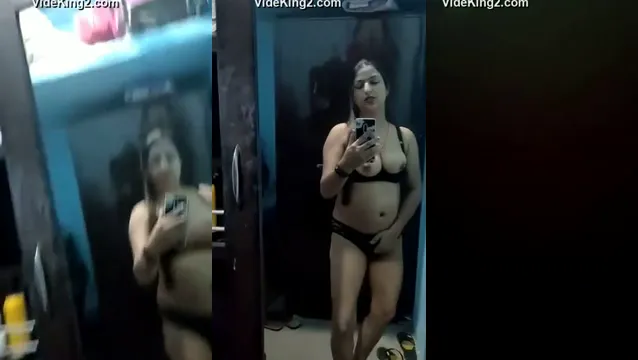 Azgın Desi Bhabhi Göğüsler Videosu - Azgın Desi Bhabhi'nin kitap rekoru videosunu izleyin