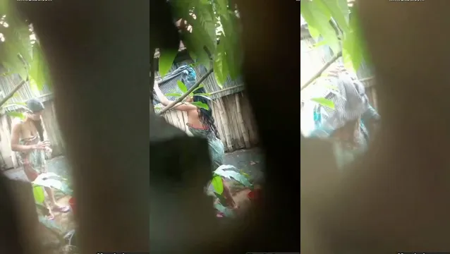 Watch Neighbour Wife Bathing Video - প্রতিবেশীর বউ গোসলের হট লিকড ভিডিও full viral video leaked