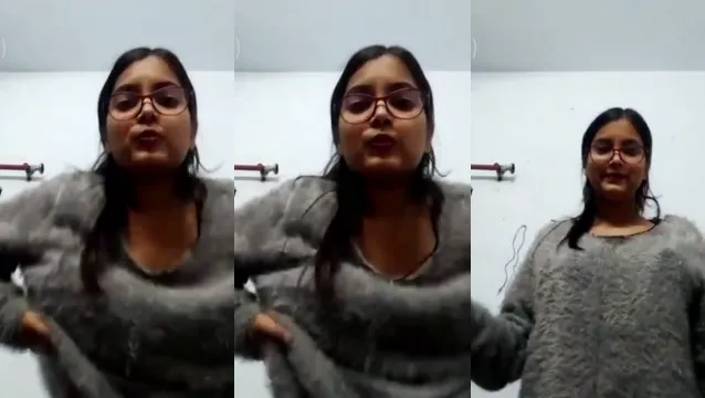 Cute Girl Live Boob Press - লাইভ লজ্জা মজার শো!