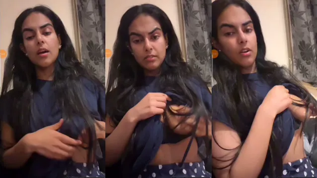 Desi Girl Shows Boobs HD Video - Gadis Desi memperlihatkan payudaranya telanjang di cermin