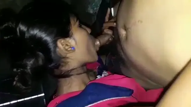 সুন্দর ভাবীর হট ব্লোজব লাভারকে! 🔥 Desi Bhabhi Sex MMS