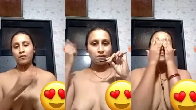 Desi Bhabhi Shows Boobs - দেশি ভাবী নিজে বুক খুলে দেখাচ্ছে