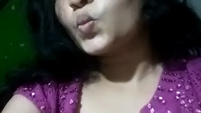 Hot Bengali Babe Boob Tease Strip - বাংলা হট্টির লাস্টি BF টিজ!