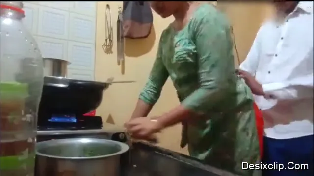 Bhabhi Kitchen Sex Video - রান্নাঘরে ভাবিকে চুদার ভাইরাল বাংলা XXX