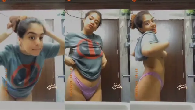 Cute Desi Girl Boob Show - Cute Desi Girl Hot Boob Press