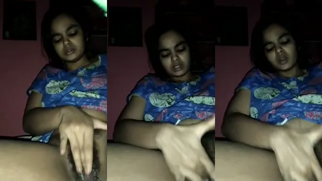 Leaked Girl Fingers Pussy Moans Lick - ভেজা আঙ্গুল চাটা মজা!