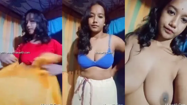 Heißes Desi-Mädchen zeigt ihre Brüste und ihre Muschi – virales durchgesickertes Video