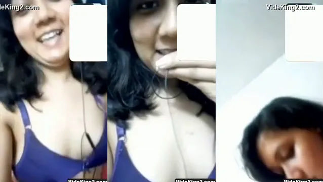 Watch Cute Desi Girl Boobs VC Show - Cute Desi Girl Boobs Show in VC full viral video leaked