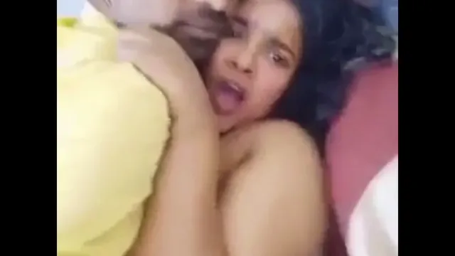 Bangla GF Boobs Feeding BF Viral - দুধ খাইয়ে দিচ্ছে হট সিন!