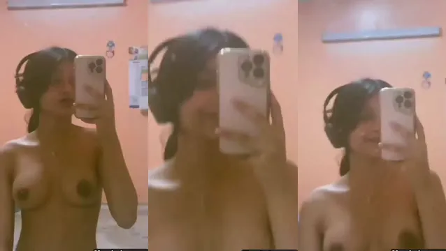 Desi Slim Girl Boobs Show - İnce tıbbi kızın göğsüne bakın