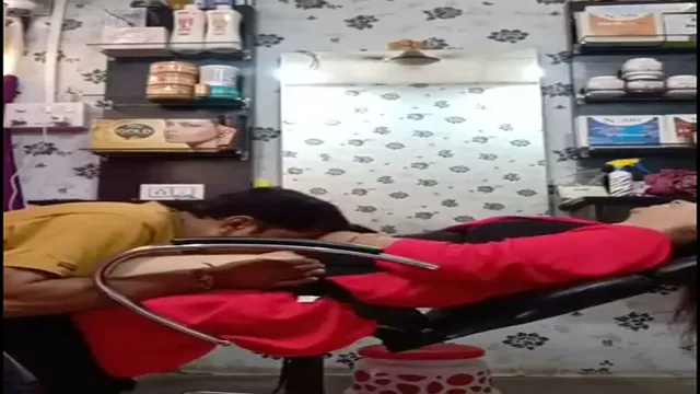 Hot Indian Beauty Parlour Pussy Eating Scandal - MMS Leaked!