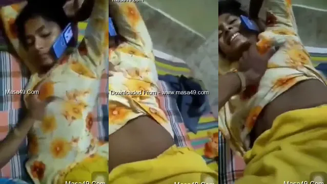 Desi Girl Boobs Pressing - Video hot della pressione del petto di Desi Girl