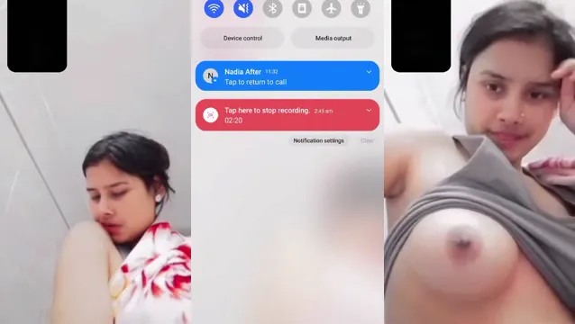 Linda garota Desi mostra os peitos - Veja os peitos da linda garota Desi