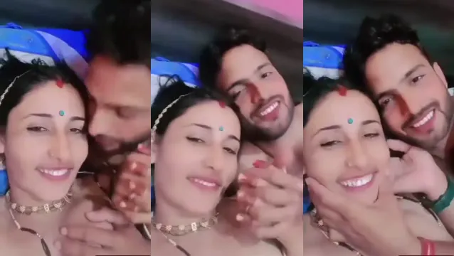 Desi casalinga tette premendo MMS