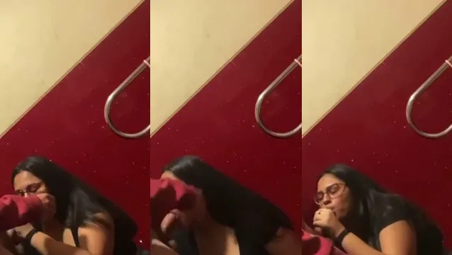 Chubby College Girl Cinema BJ Leak - চর্বি কলেজার হট সিনেমা হল মুখচোসা!