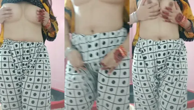 Horny Housewife Milky Pinch - দুধ চিমটি Wild Moan!