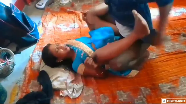 Bangladeshi Sister Sex Video - বোনকে বাড়িতে একা পেয়ে খেয়ে দিলাম