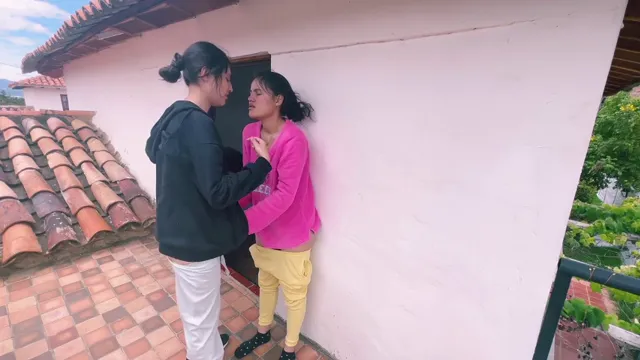 Lesbian Terrace Fingering Viral - লেসবিয়ান গার্লস টেরাসে হট মজা!