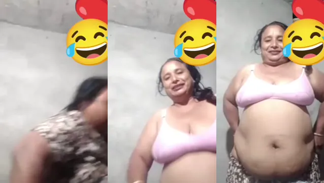 Desi Aunty Pussy Show Video - Regardez la chatte chaude de Desi Aunty