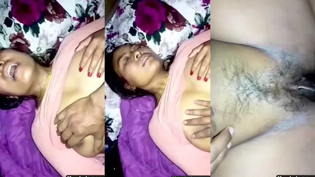 Desi Village Istri Payudara Menekan Sialan