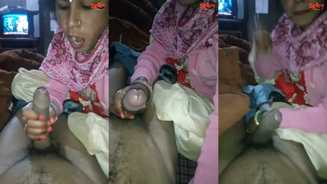 Desi Aunty Oral Video - দেশি ভাবির গোপন মুখের সুখ 🔥