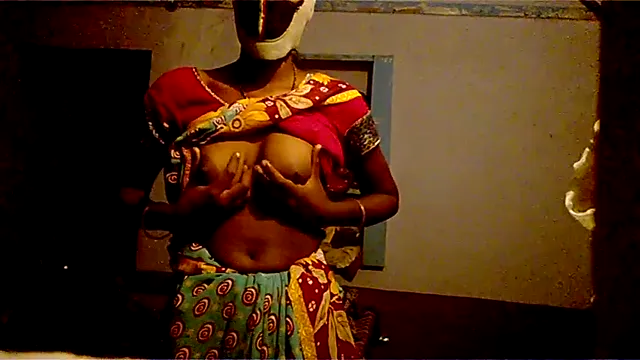 Desi Bhabhi Nude Live Camera MMS - Viral Indian MILF Exposed