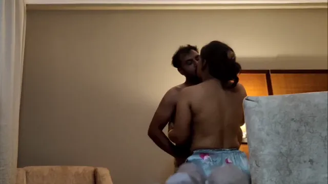 Desi Couple Stripping Video - দেশি কাপল স্ট্রিপিং হট সিন দেখুন