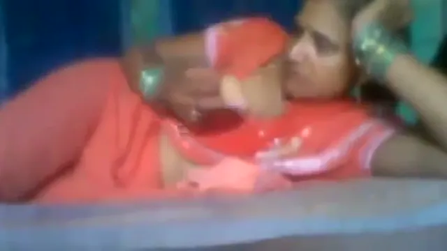 Indian Webcam Solo Masturbation - Horny Desi Girl Fingering herself Live