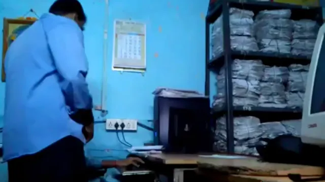 Office Boss Sex Video - অফিসের বস বেতন বাড়ানোর জন্য একা রুমে নিয়ে গেল