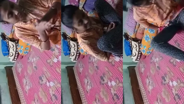 Desi Boudi Shows Boobs HD - Guarda le tette di Desi Boudi virali