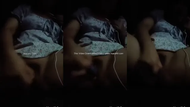 Sexy Desi Girl Dildo Play - Assista sexy desi girl dildo play