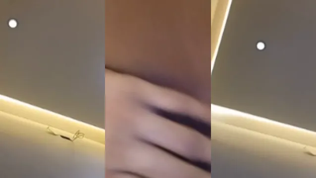 Vídeo de dedilhado de menina Desi com tesão - Dedilhado de menina Desi com tesão