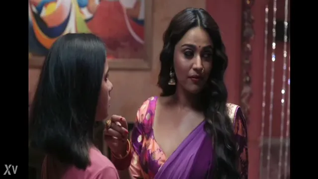 Swara Bhaskar Rasbhari Hot Kiss - স্বরা ভাস্করের জ্বলন্ত চুমু সিন 🔥