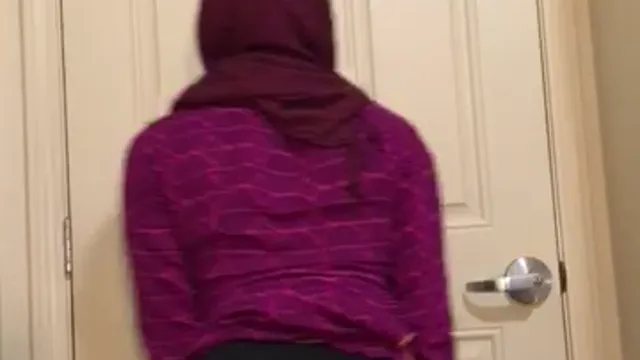 Sexy Girl Exposing Her Perfect Boobs - Slim Body Tease Video