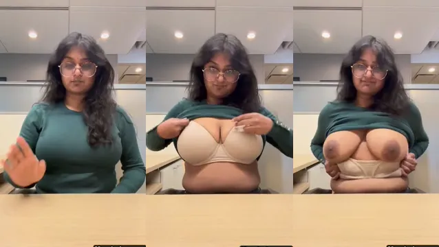 Sexy Desi Girl Boobs Show - সেক্সি দেশি মেয়ের বুবস দেখানো হট ভিডিও