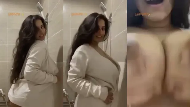 Pakistani Horny Bath Boob Dance Leak - বাথে বুক টিজ মোনস!