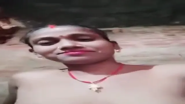 Bihari Bhabhi Pink Pussy Reveal - Village Wife Shows Off