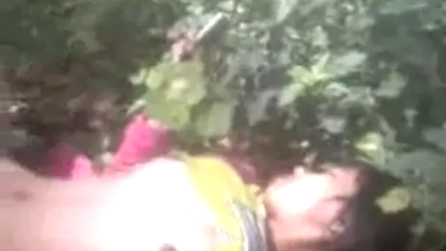 Watch Morning Garden Girlfriend Sex - বাগানে গার্লফ্রেন্ডকে ভোরে চোদা full viral video leaked