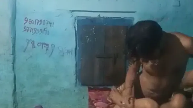 Indian Outdoor Sex Video - বাইরে ইন্ডিয়ান হটির চোদাচুদি