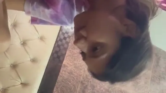 Shy Girl Pussy Tease Handjob - লাজুকি ভিজে হট হ্যান্ডজব!