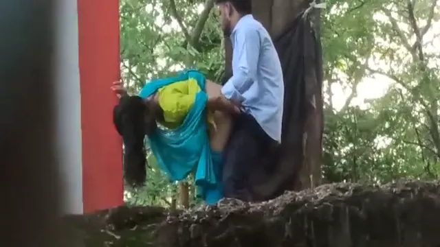 Watch Village Lovers Standing Sex Behind Tree Near Temple - Outdoor Indian Couple full viral video leaked