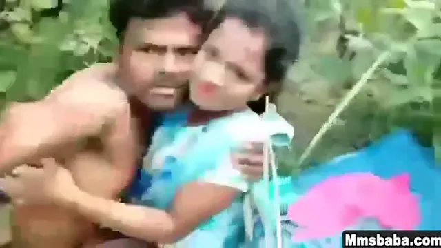 Desi Outdoor Jungle Sex Video - Sledujte tvrdé kurva s milencem v džungli