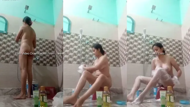 Desi Bhabhi Bathing Video - দেশি ভাবীর গোসলের ভিডিও ফাঁস