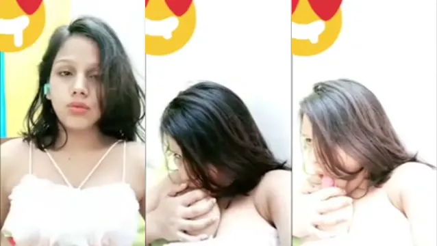 Horny Desi Girl ukazuje prsa - Horny Desi Girl ukazuje prsa