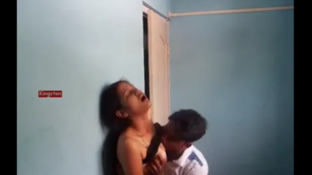 Dhaka Restaurant Kissing Scene - ঢাকা রেস্টুরেন্টে হট কিসিং সিন দেখুন