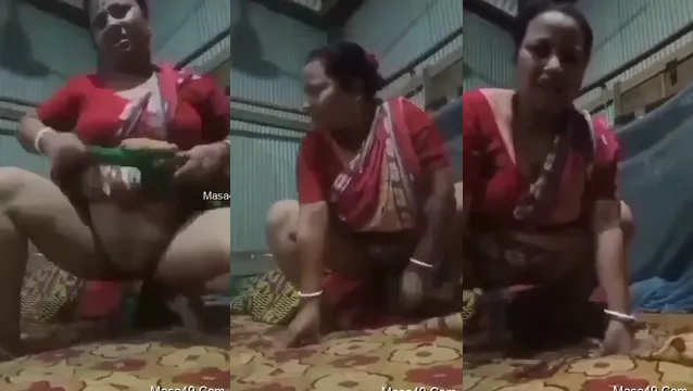 Masturbasi Botol Bhabhi Desa - Kegembiraan panas dengan botol bhabhi desa